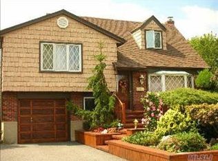 23 Opal Dr, Plainview, NY 11803