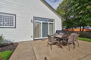 615 E Washington St — Photo 15