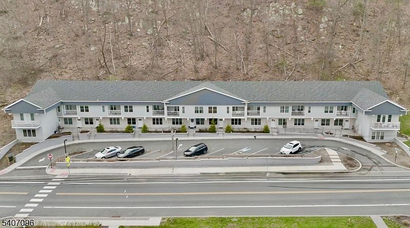1st image of 165 Lakeside Rd