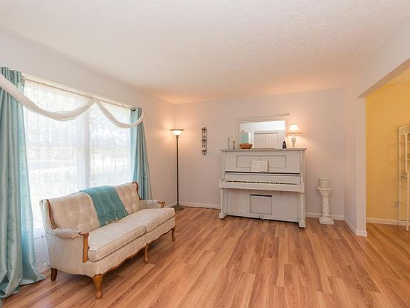 3rd image of 557 Shiloh Creek Way