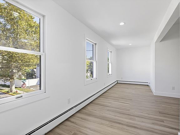 4th image of 216 Silver Ave #2