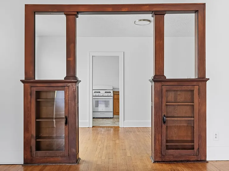 1205-1207 Illinois — Photo 10