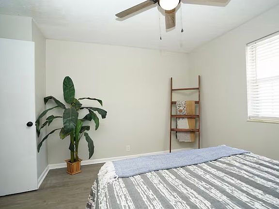 4th image of 901 Crosshill Dr APT 5