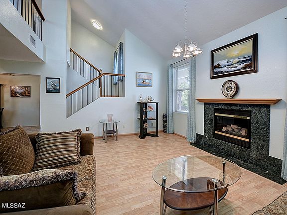 3rd image of 151 N Schrader Ln
