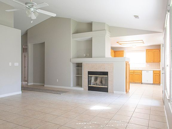 3rd image of 3621 E Vista Dr