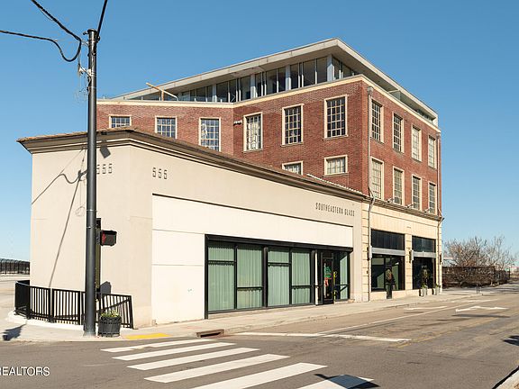 3rd image of 555 W Jackson Ave Unit 504