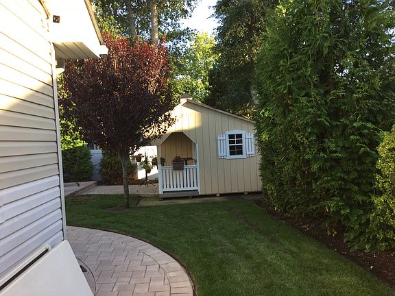 Side yard 