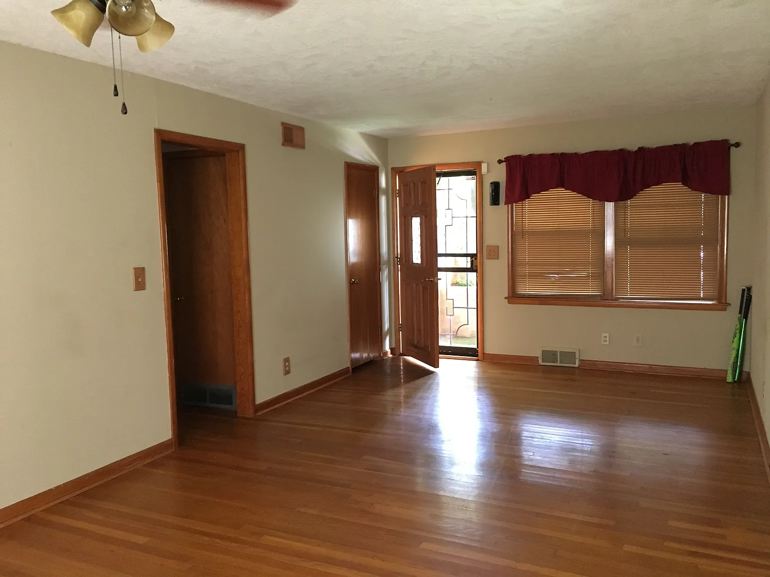 105 S Sherry Ave — Photo 2