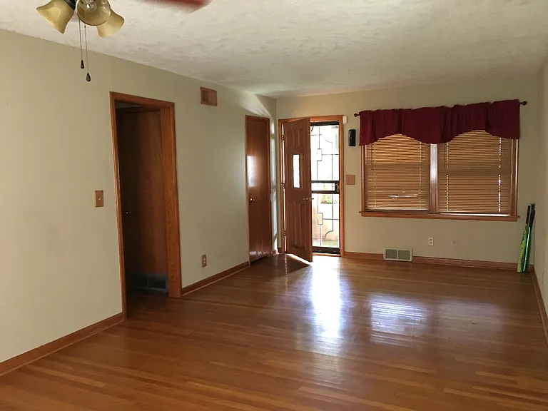 105 S Sherry Ave — Photo 2