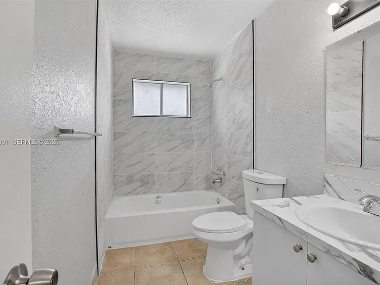 2201 Catherine Dr #3 — Photo 15