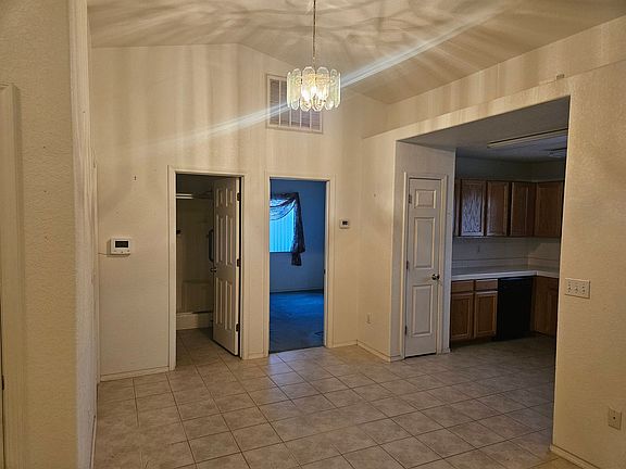 5th image of 2304 E Oleander Dr