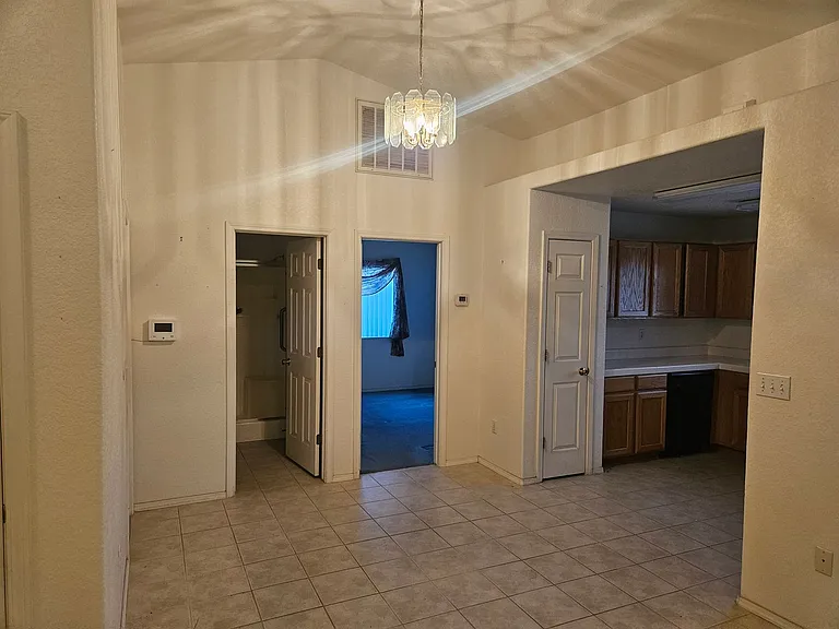 2304 E Oleander Dr — Photo 5