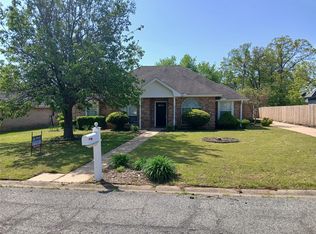 3910 Castlegate Dr, Paris, TX 75462