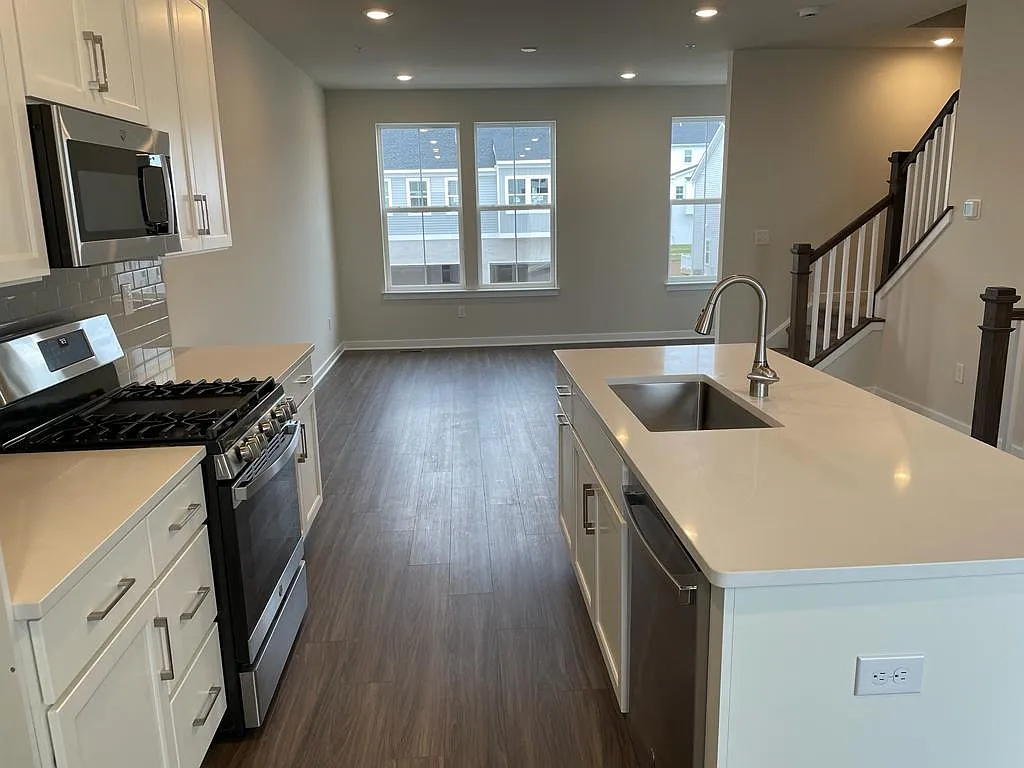 3 bed, 2076 sqft, $2,800 — Photo 3