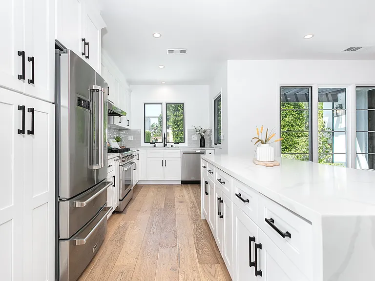 730 N Cherokee Ave — Photo 8