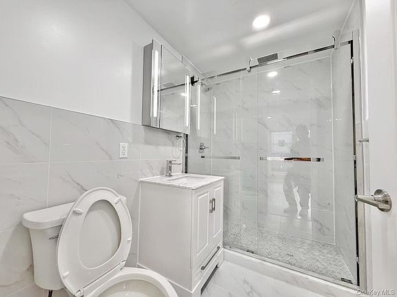 3rd image of 13450 BLOSSOM Avenue #4F