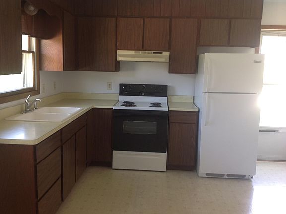 4th image of 374 Windell St