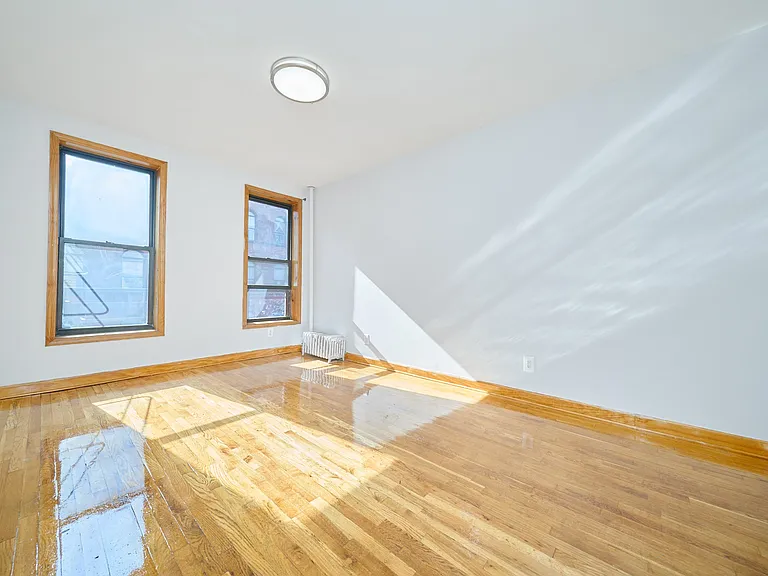 331 W 43rd St #4B — Photo 3