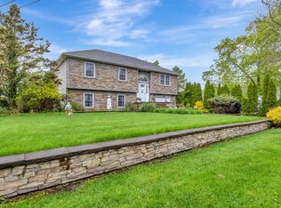 102 Dahlia Dr, Mastic Beach, NY 11951