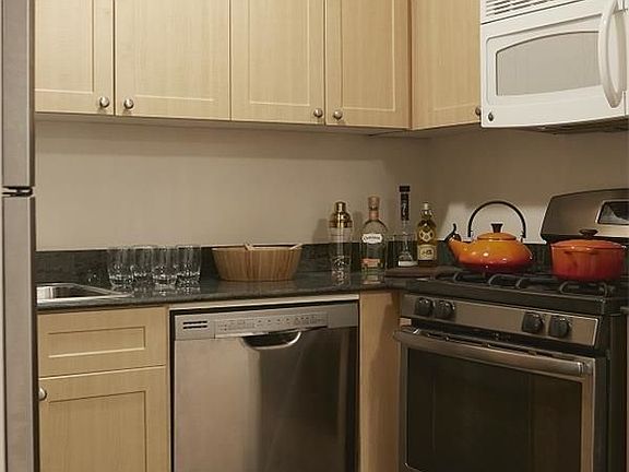 4th image of 308 E 38th St #12DE