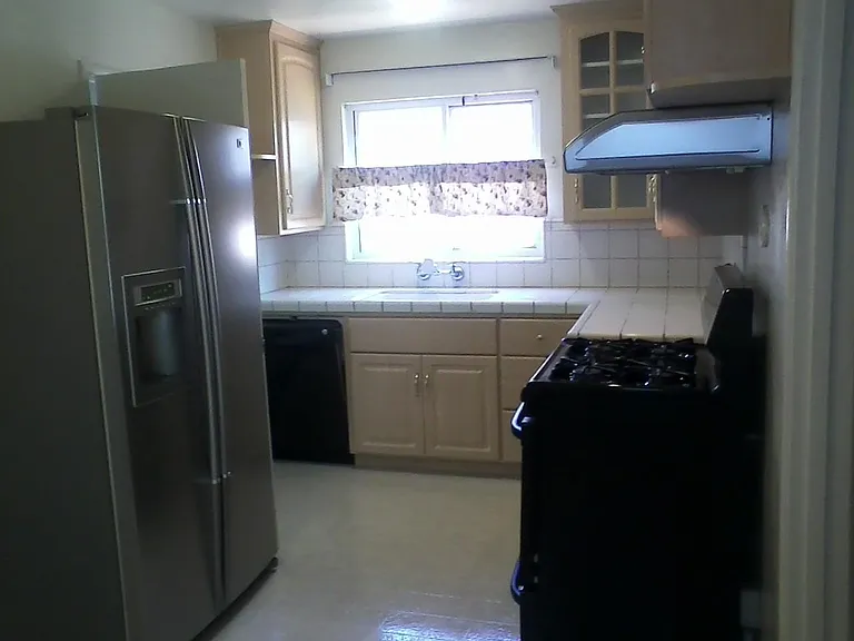 3354 Fowler Ave — Photo 3