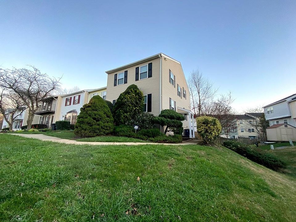 1st image of 348 Harry S Truman Dr