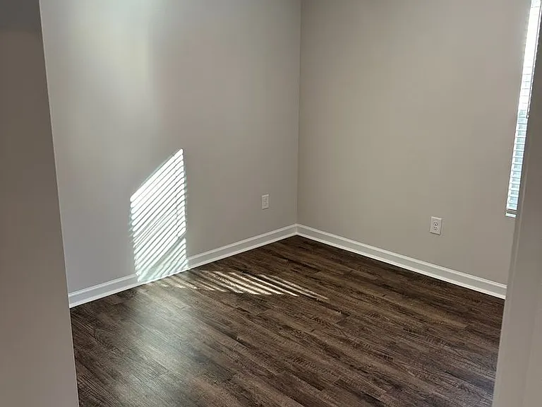 609 Savannah St — Photo 13