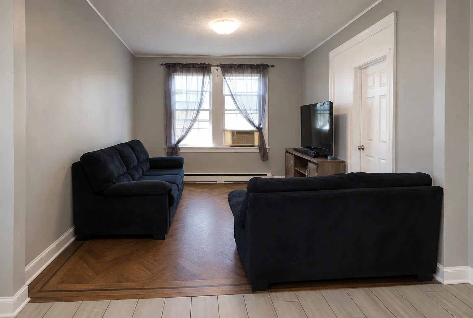 2 bed, 750 sqft, $1,975 — Photo 3