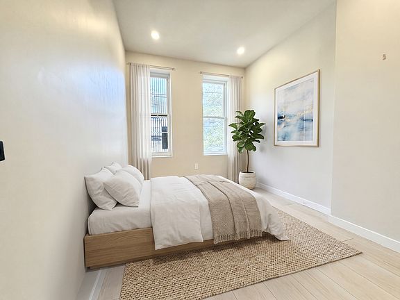 4th image of 1642 Putnam Ave #3AL