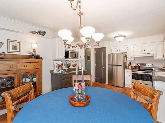 4th image of 224 Foster Dr