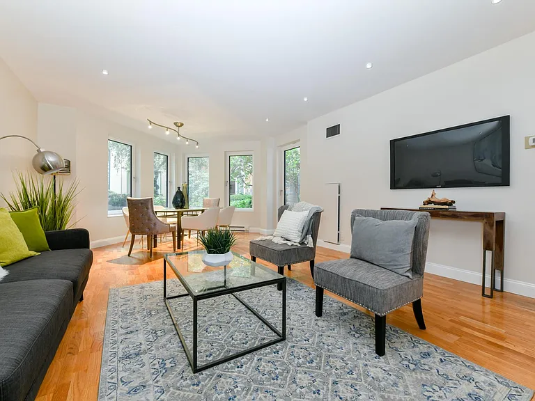492 Beacon St #13 — Photo 6