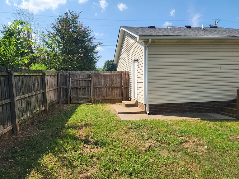 952 Van Buren Ave — Photo 24