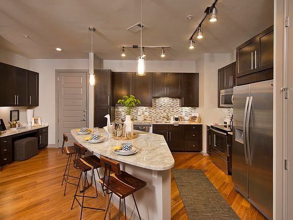 3rd image of 3205 W Alabama St #2211251