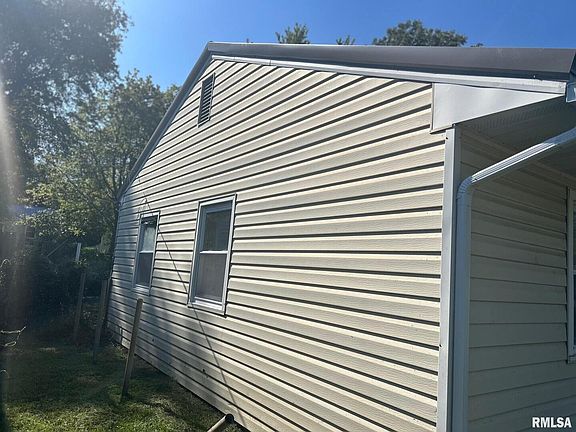 3rd image of 108 Oak Dr