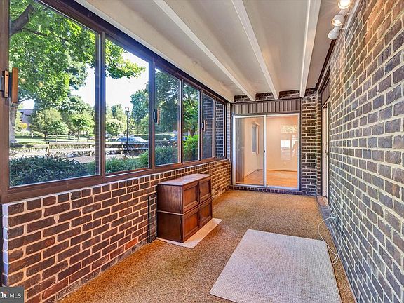 4th image of 5 Stonehenge Cir APT 2