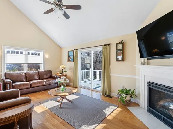 28 Whitman Bailey Dr #28, Auburn, MA 01501