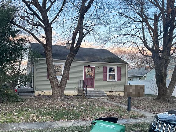 3rd image of 69 Dixon Ave