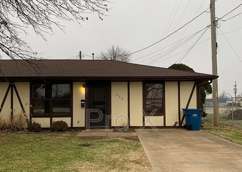 423 W Elk St