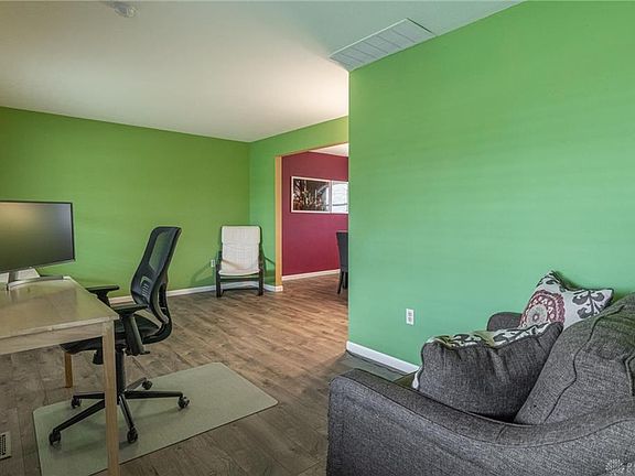 3rd image of 1315 Robinhood Dr