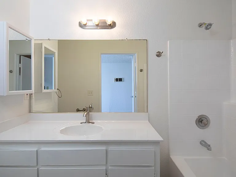 Villa Temecula Apartments — Photo 3