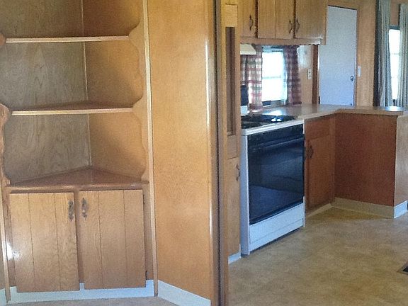 More built ins and gas stove