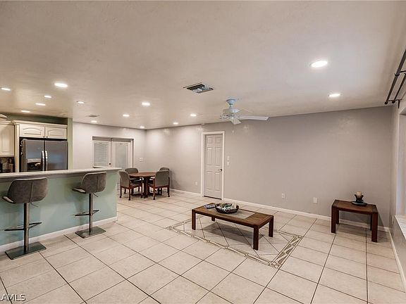 4th image of 810 SE 41st St