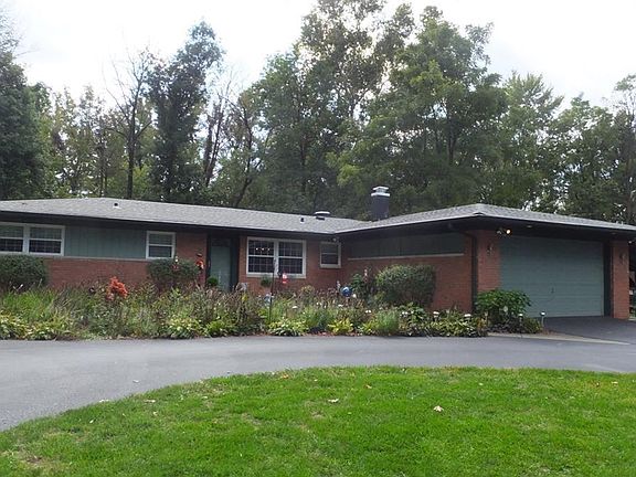 3rd image of 905 Tulip Dr