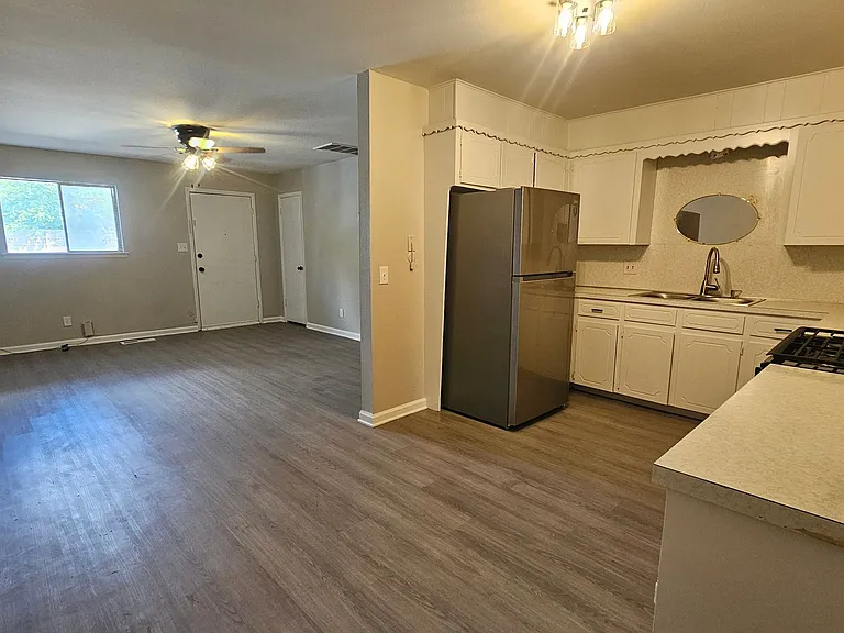 Broadway Apartments in Rose District — Photo 8