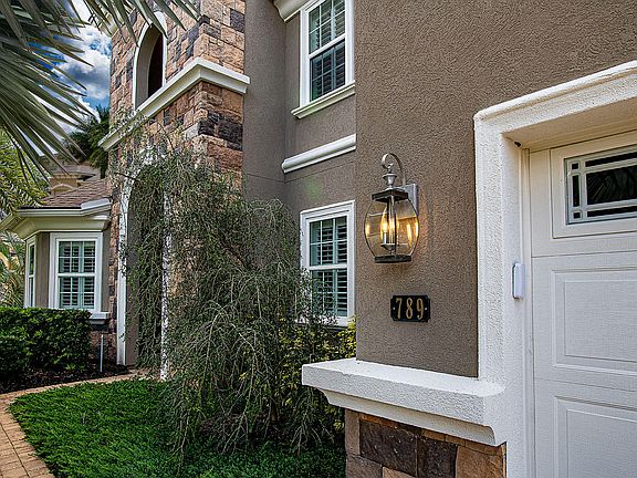 4th image of 789 Port Charlotte Dr