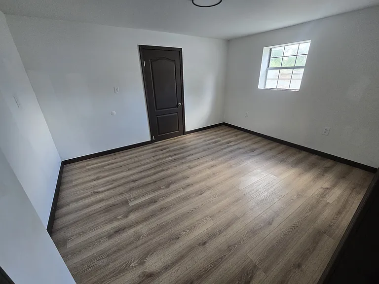 896 Pauline St — Photo 10