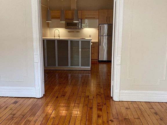 3rd image of 231 12th St #1