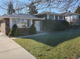 548 Sarah Dr, Wood Dale, IL 60191