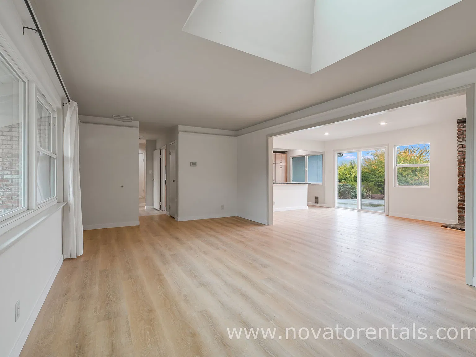 4 bed, 2151 sqft, $5,400 — Photo 4