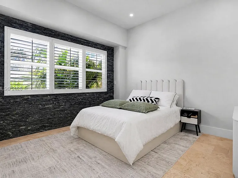 6917 Collins Ave #L-107 — Photo 14